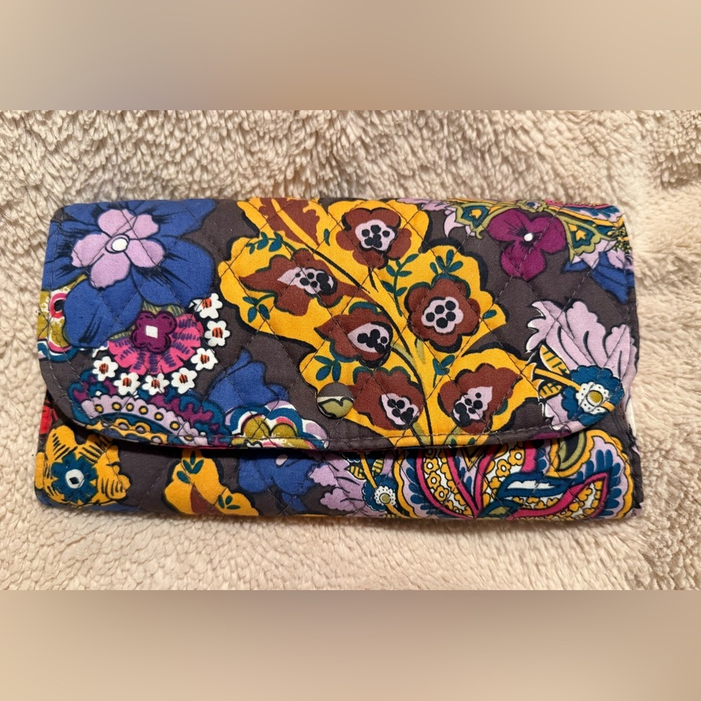 GUC Vera Bradley Wildwood Floral Quilted Clutch Wallet - Multicolor